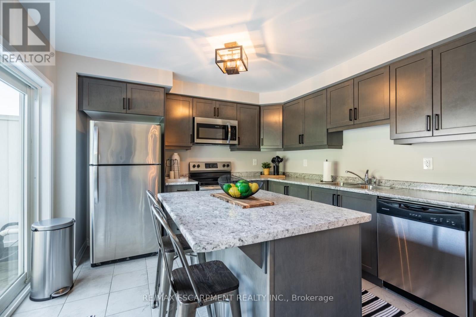 Photo 11 of 15 230 Avonsyde Boulevard, Hamilton ON