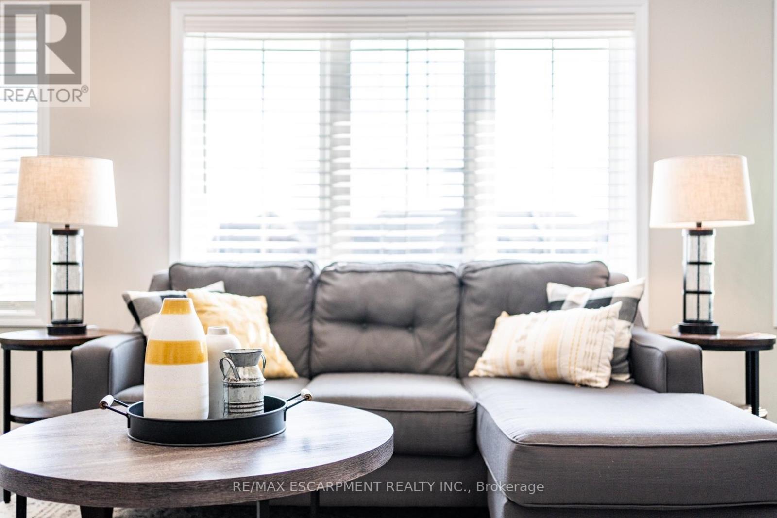 Photo 3 of 15 230 Avonsyde Boulevard, Hamilton ON