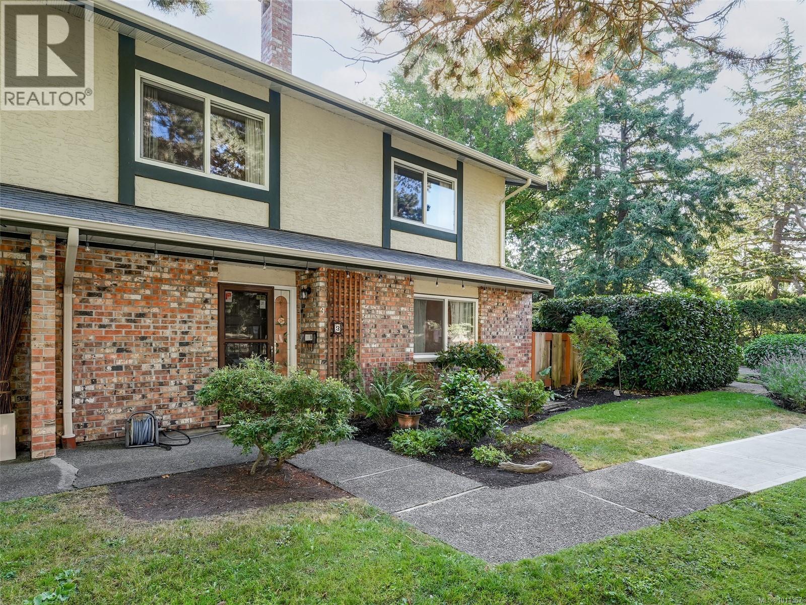 Single Family House for Sale in   Pemberton Rd Victoria 