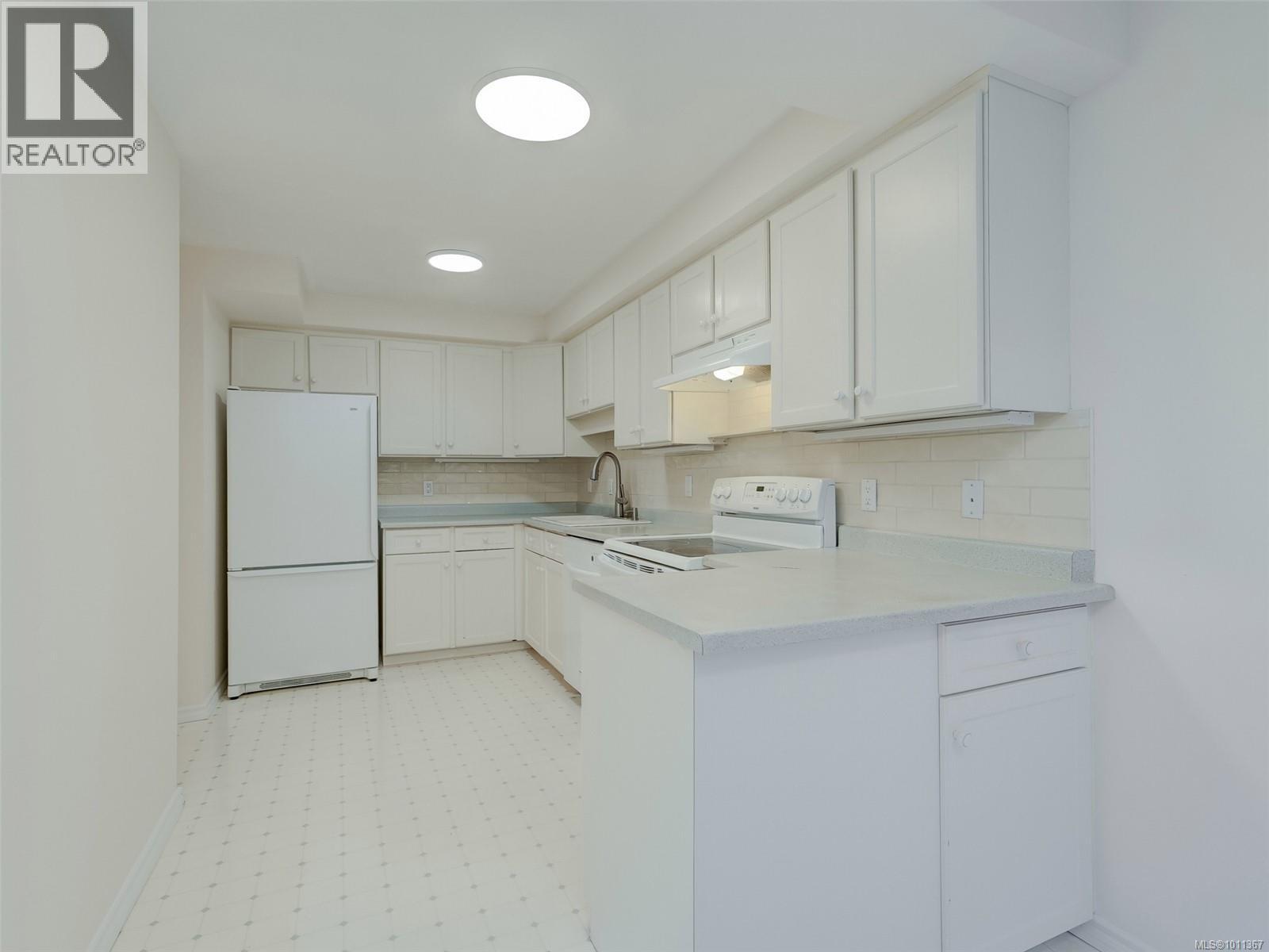 Single Family House for Sale in   Pemberton Rd Victoria 