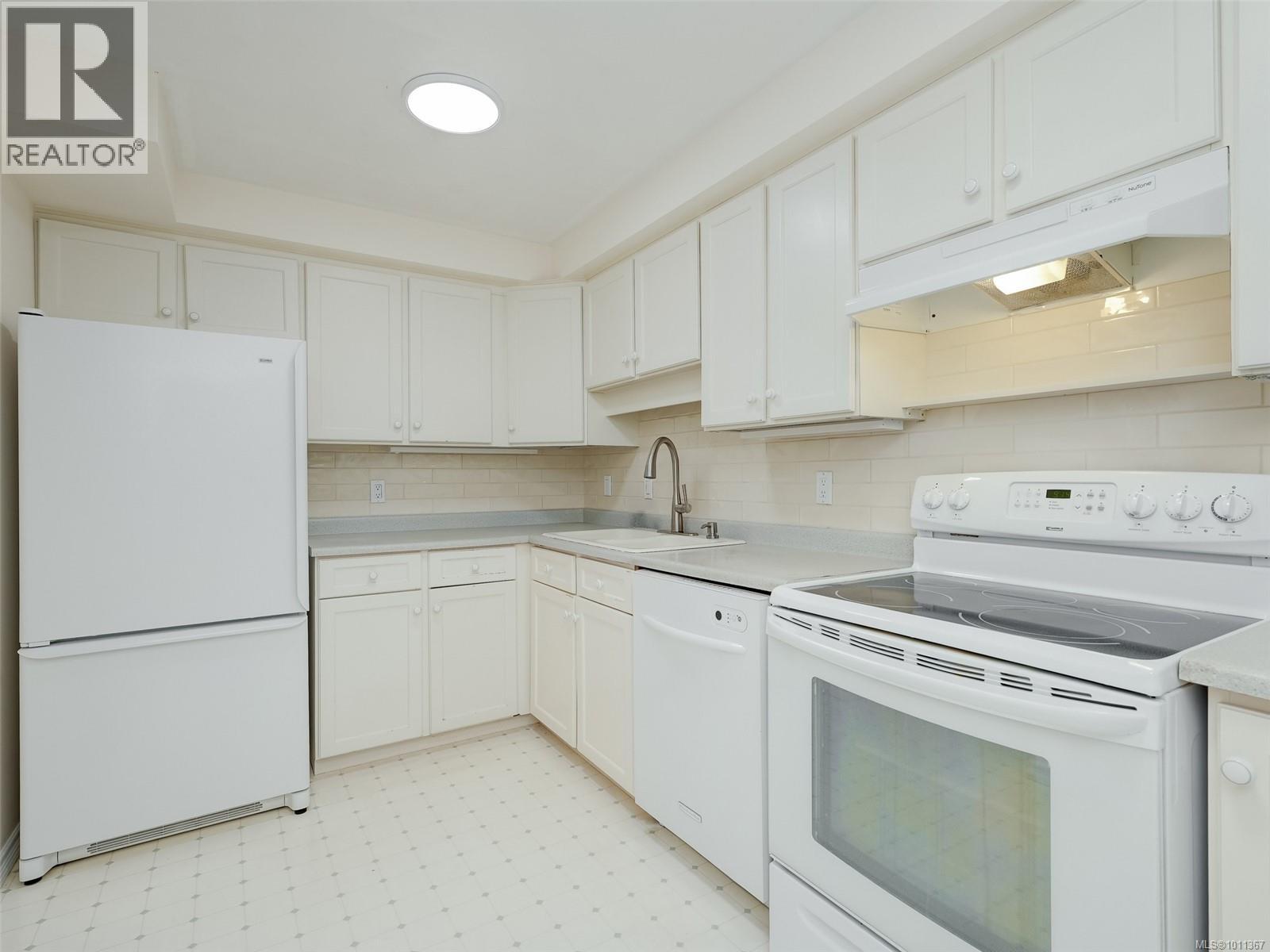 Single Family House for Sale in   Pemberton Rd Victoria 