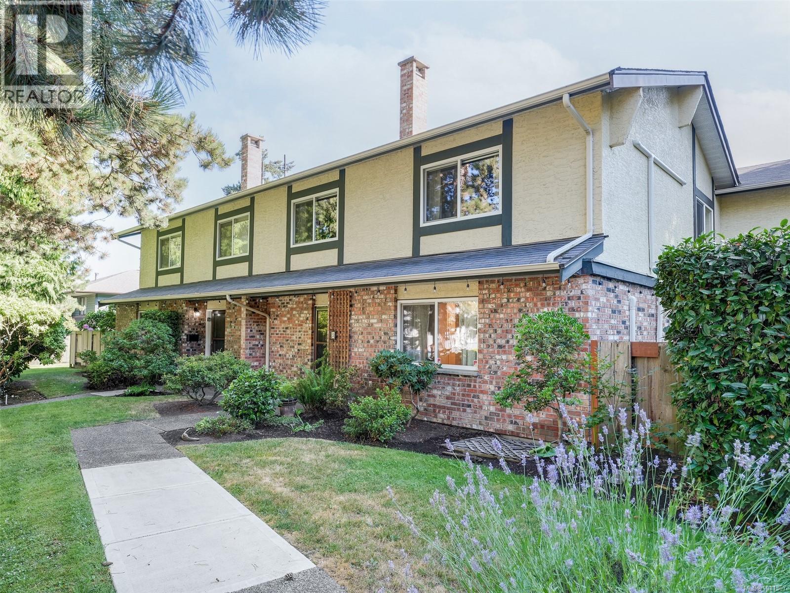 Single Family House for Sale in   Pemberton Rd Victoria 