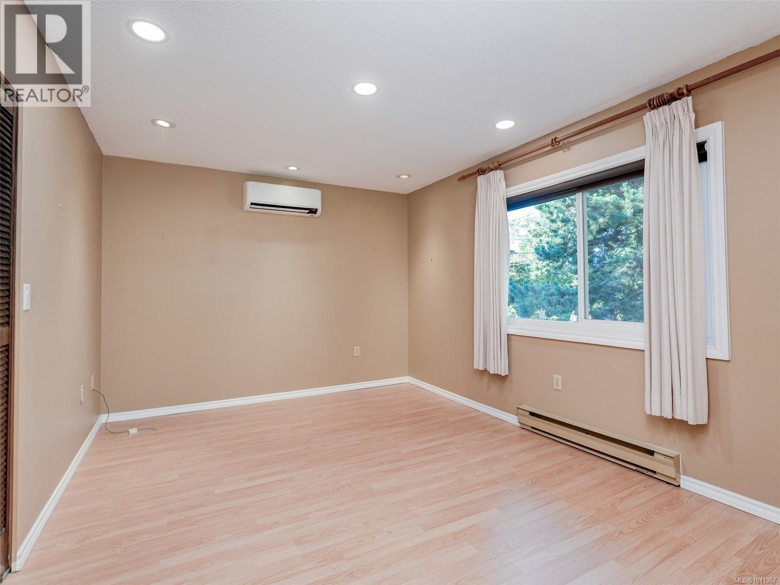 Single Family House for Sale in   Pemberton Rd Victoria 