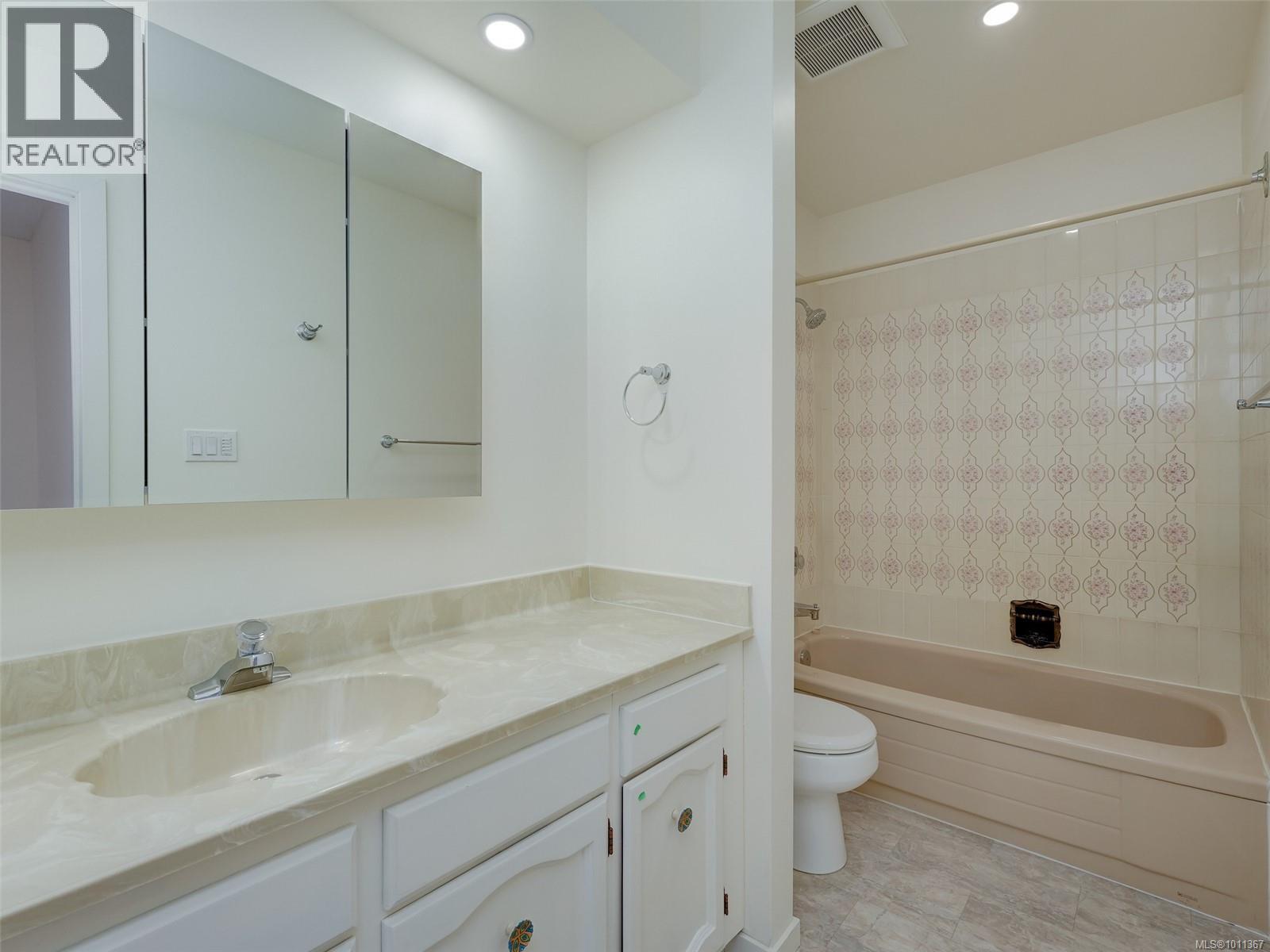 Single Family House for Sale in   Pemberton Rd Victoria 