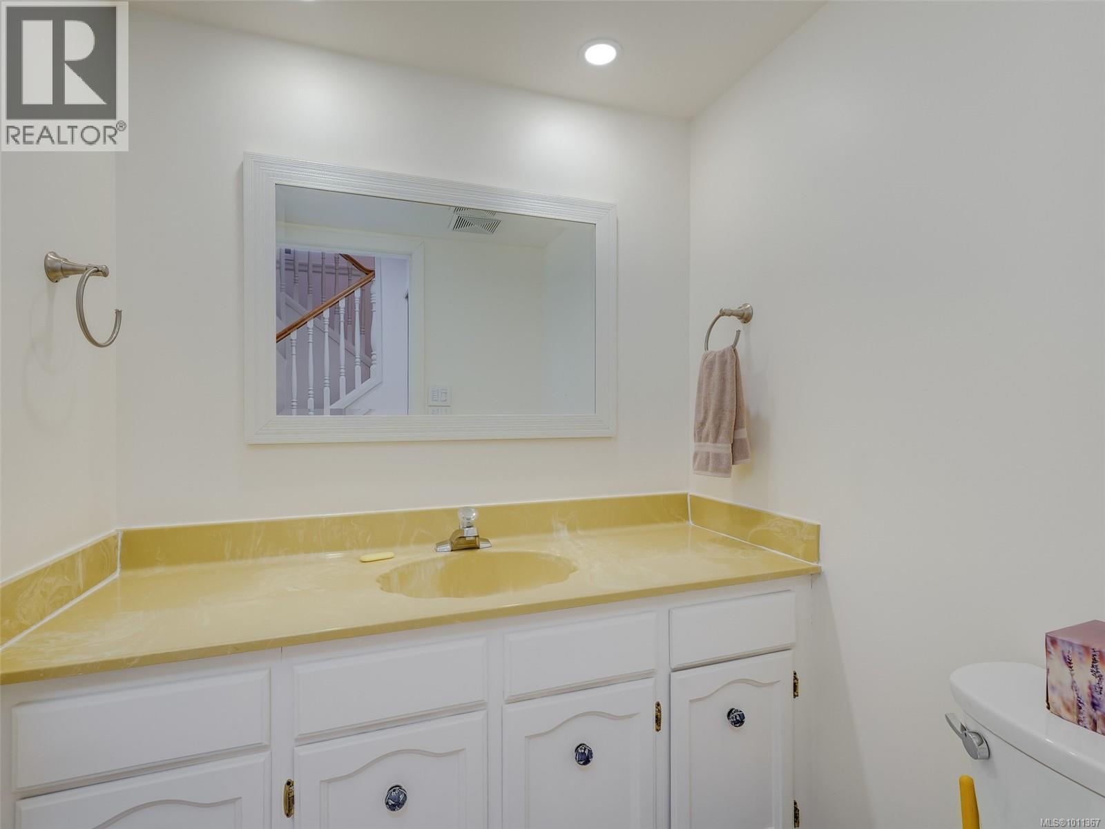 Single Family House for Sale in   Pemberton Rd Victoria 