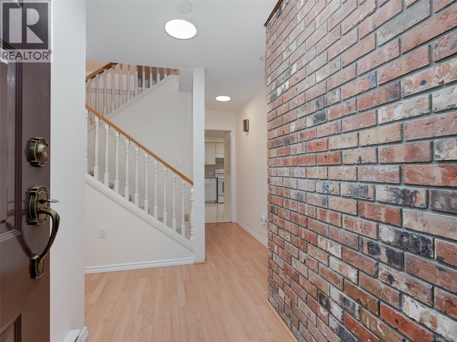 Single Family House for Sale in   Pemberton Rd Victoria 