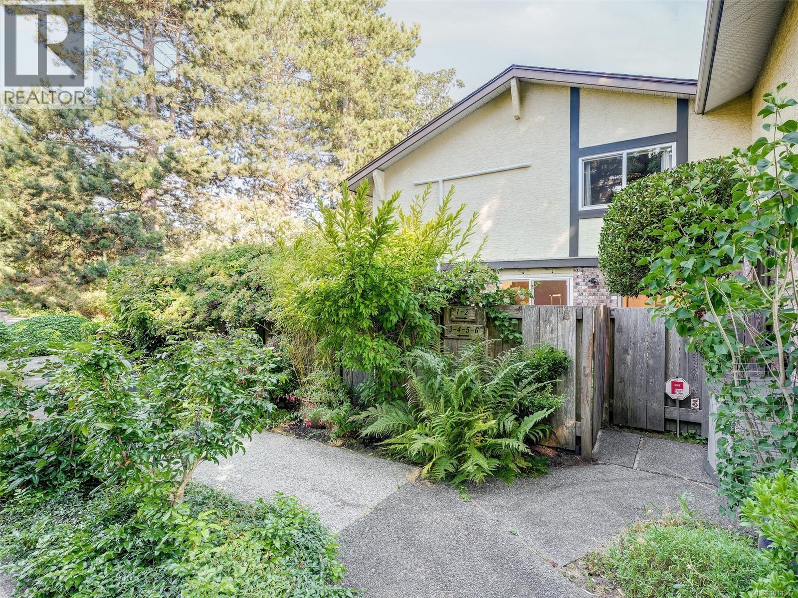 Single Family House for Sale in   Pemberton Rd Victoria 