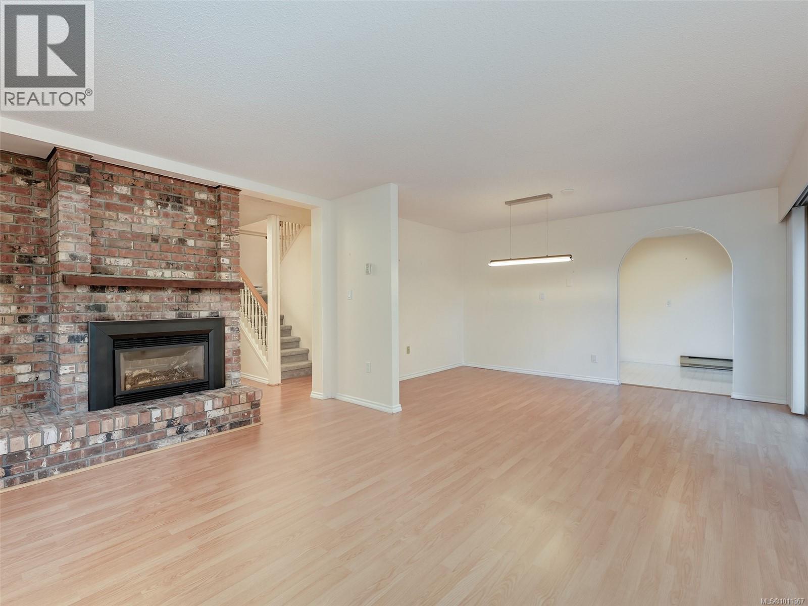 Single Family House for Sale in   Pemberton Rd Victoria 