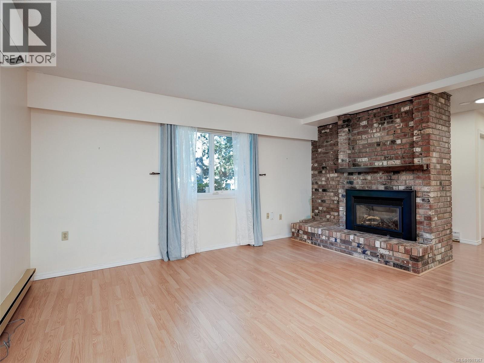 Single Family House for Sale in   Pemberton Rd Victoria 