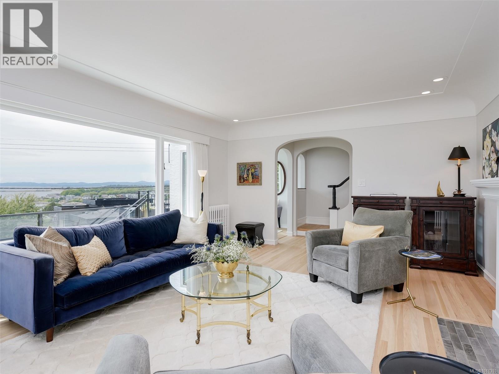  100 King George Terrace, Oak Bay