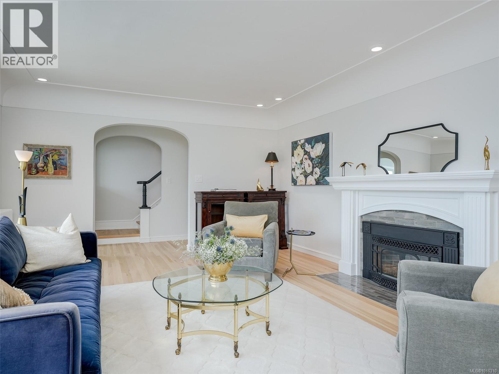  100 King George Terrace, Oak Bay