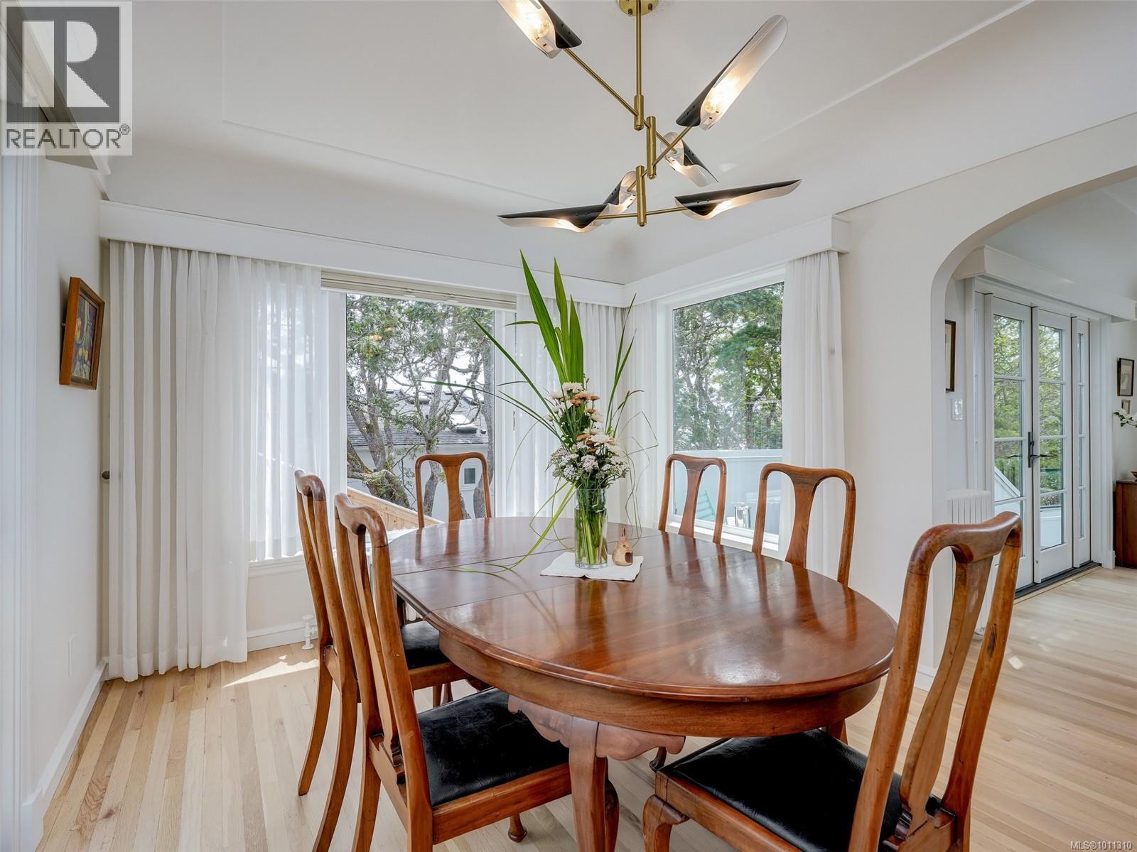  100 King George Terrace, Oak Bay