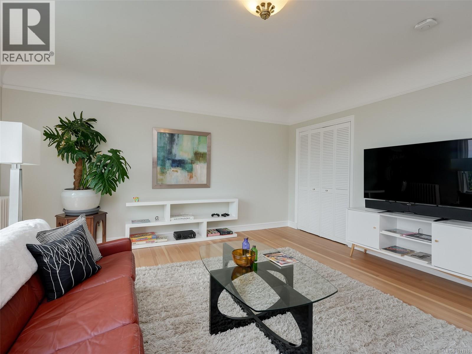  100 King George Terrace, Oak Bay