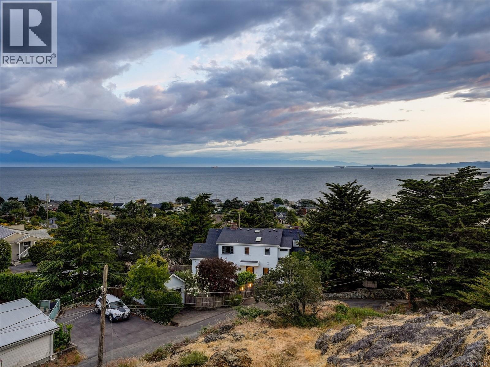  100 King George Terrace, Oak Bay