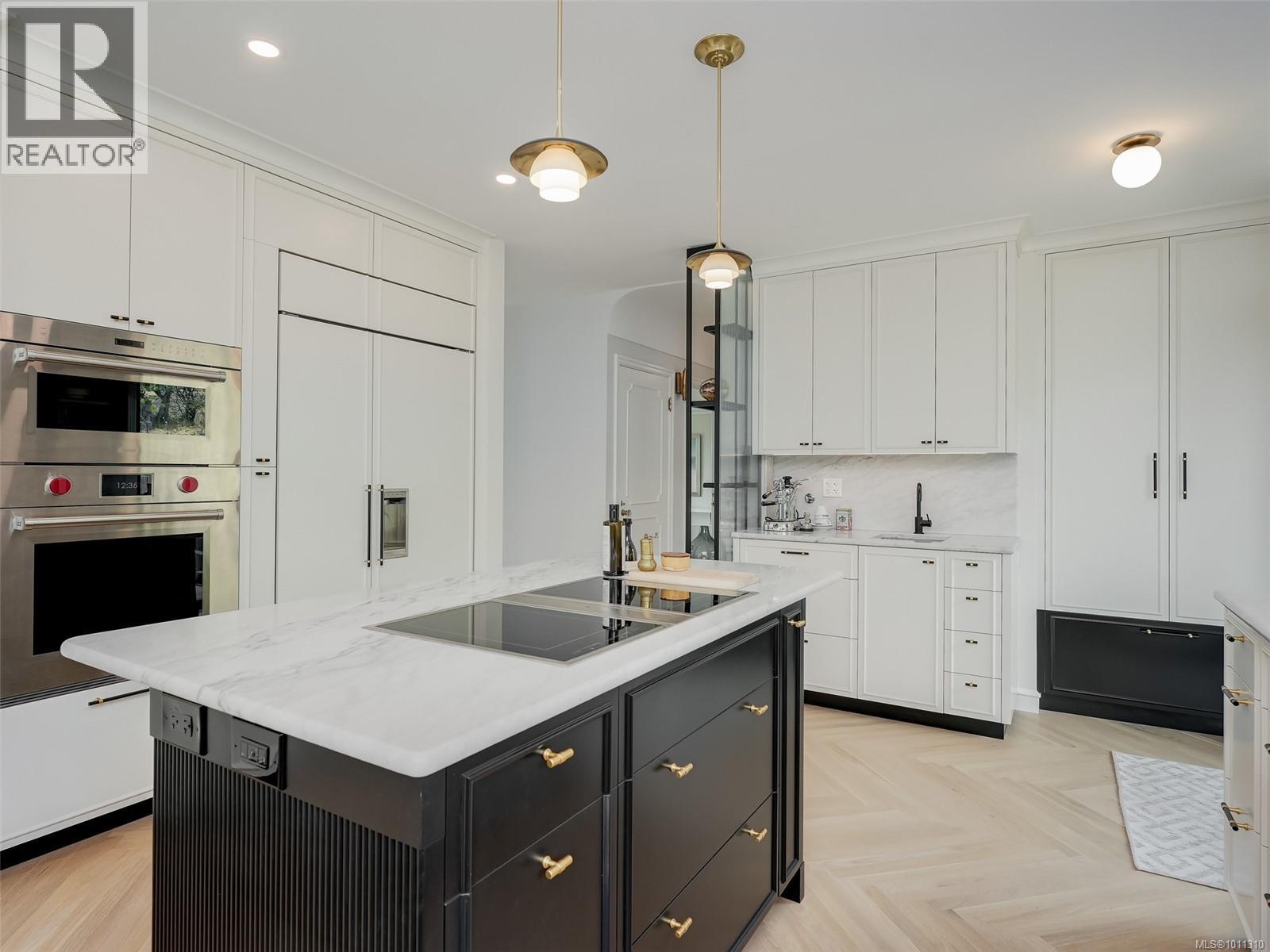  100 King George Terrace, Oak Bay