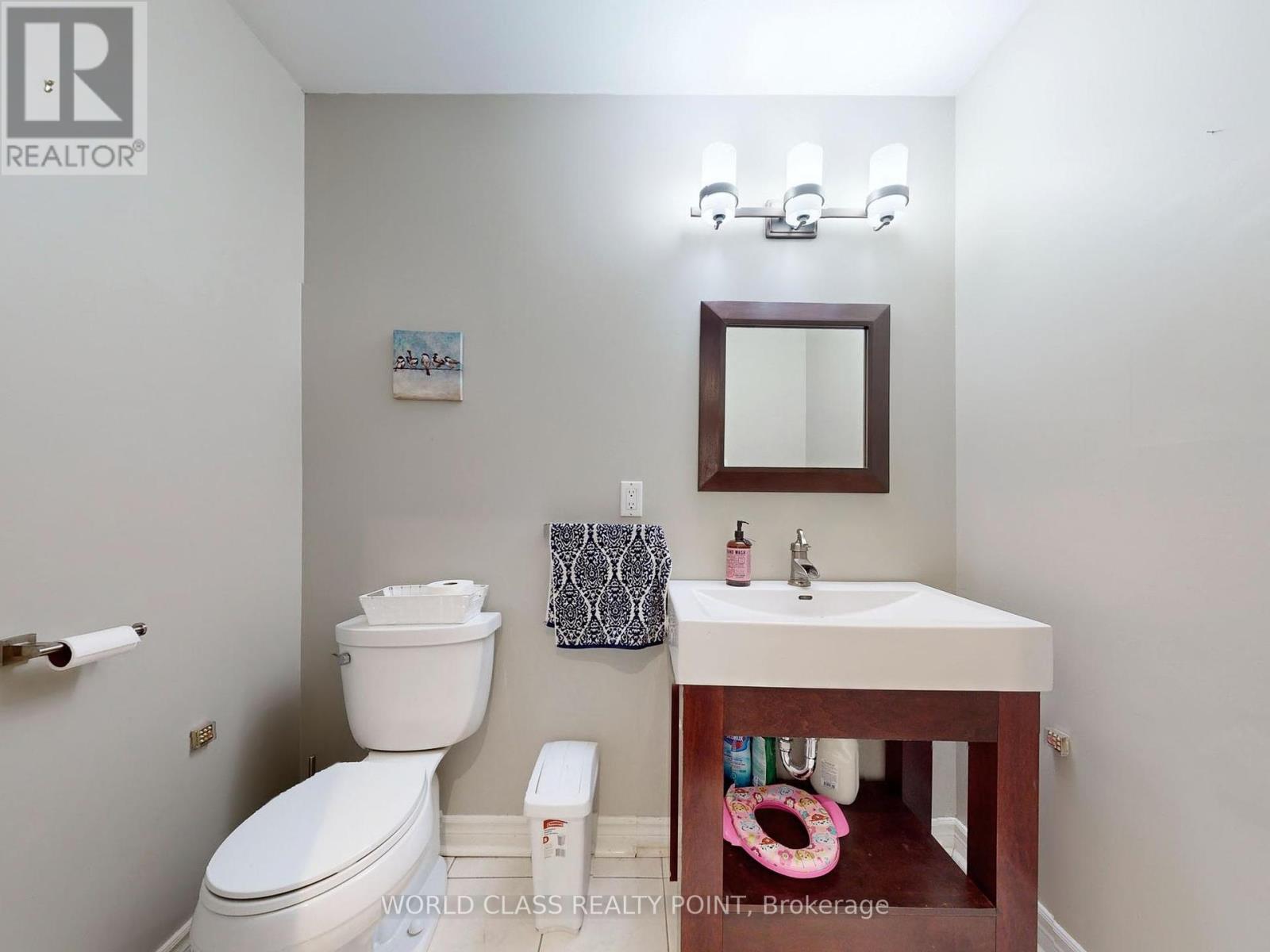Photo 17 of 23 Kilbride Drive, Whitby ON