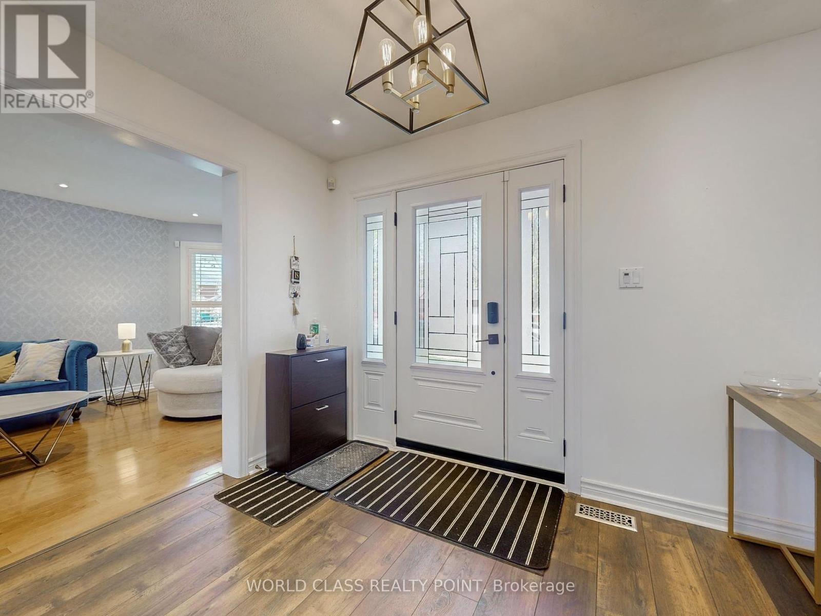 Photo 19 of 23 Kilbride Drive, Whitby ON