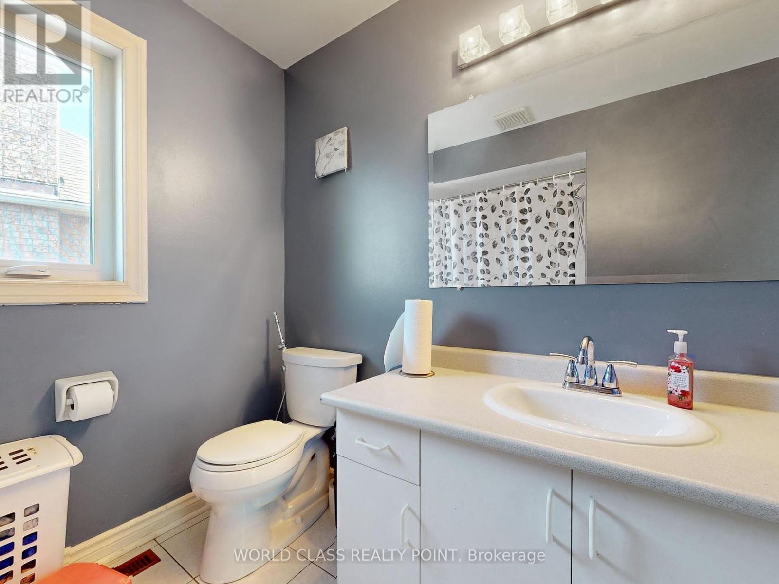 Photo 33 of 23 Kilbride Drive, Whitby ON