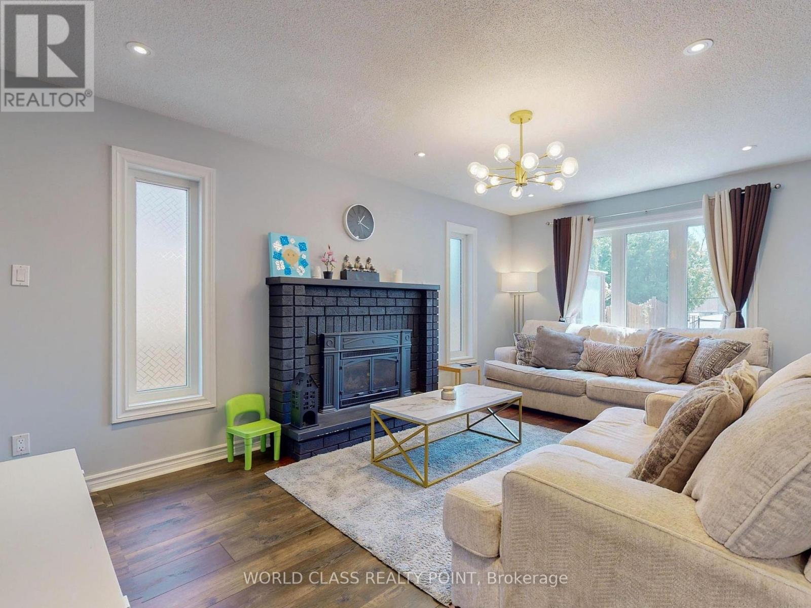 Photo 9 of 23 Kilbride Drive, Whitby ON