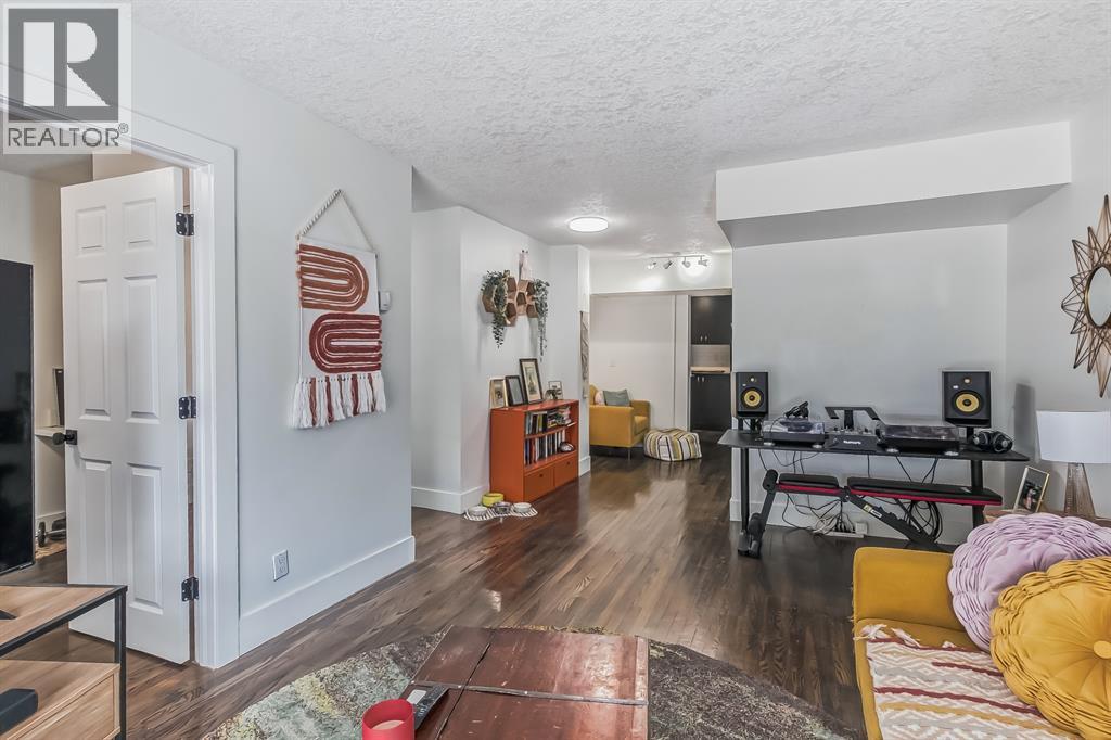 Single Family House for Sale in    Avenue SW Sunalta Calgary 