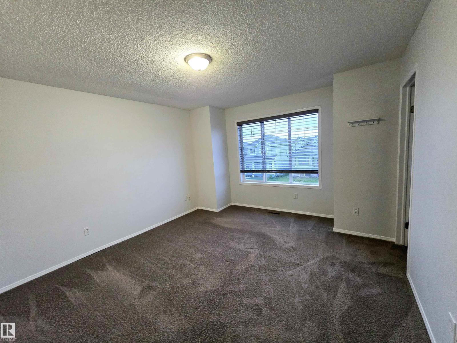 Photo 7 of 3005 32 Av Nw, Edmonton AB