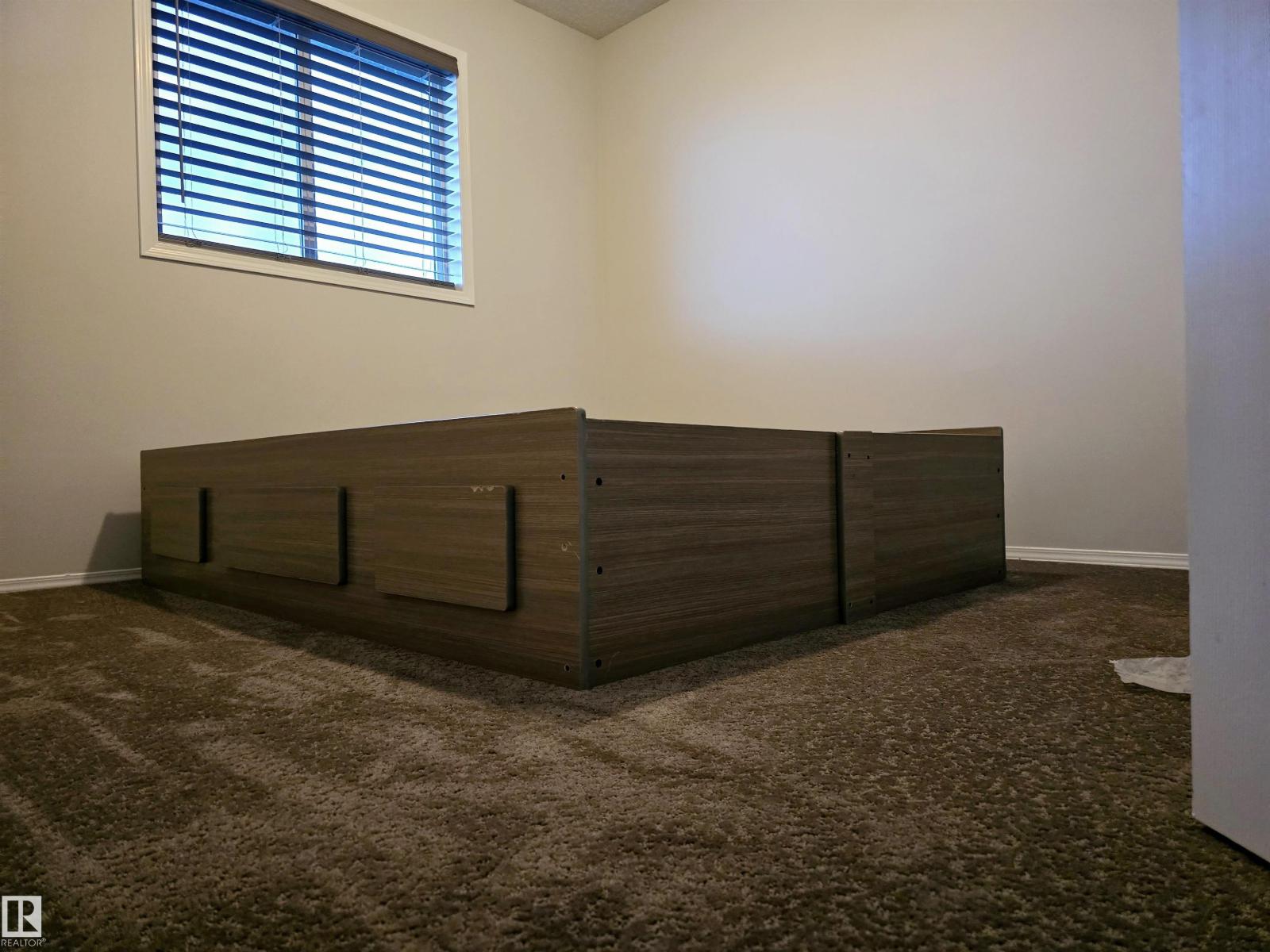 Photo 10 of 3005 32 Av Nw, Edmonton AB
