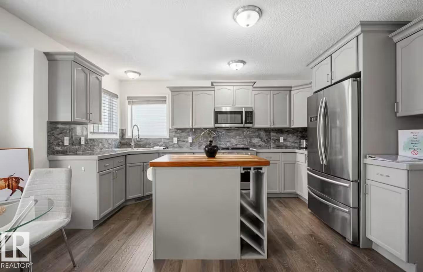 Photo 5 of 3005 32 Av Nw, Edmonton AB