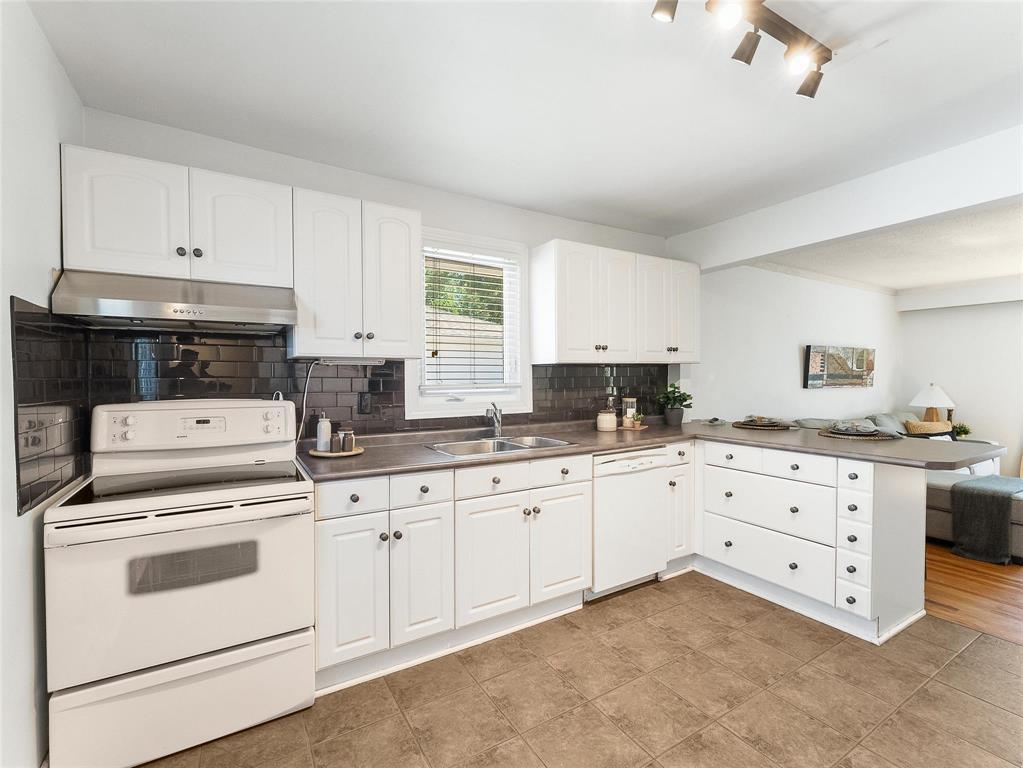 Photo 11 of 345 Oakland Avenue, Winnipeg MB