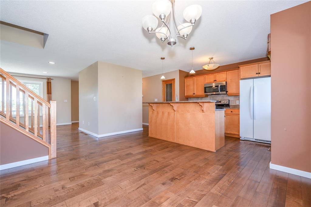 Photo 10 of 155 Bridgeland Drive, Winnipeg MB