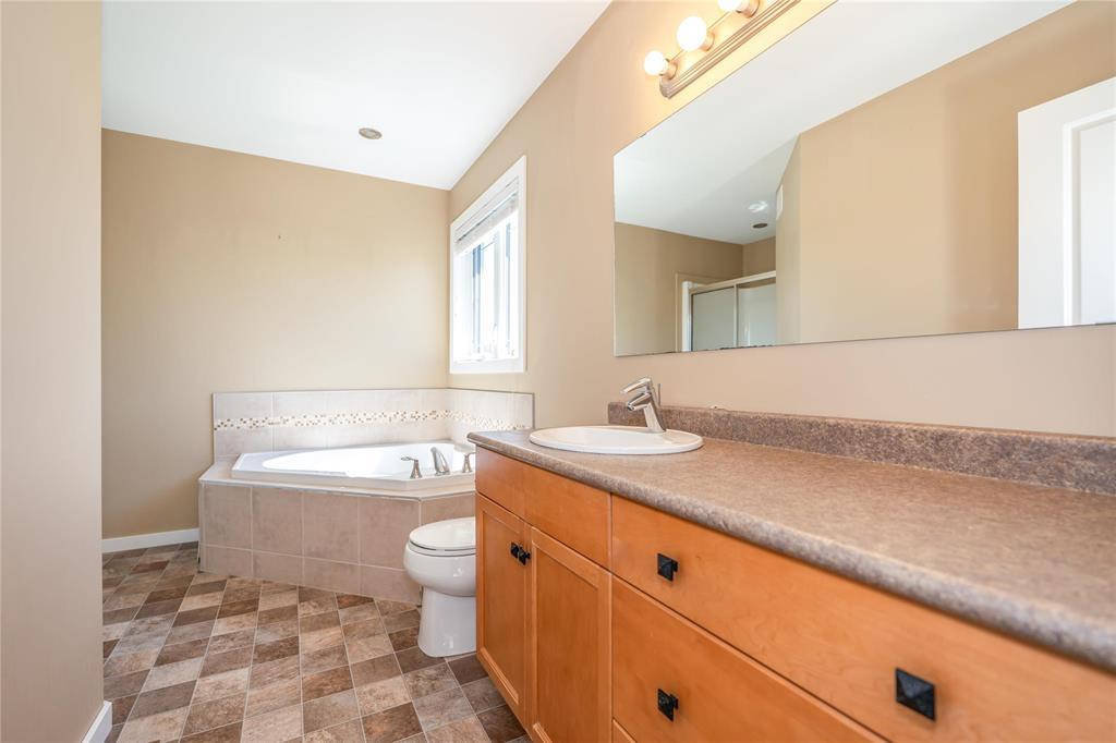 Photo 3 of 155 Bridgeland Drive, Winnipeg MB