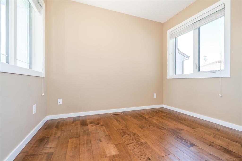 Photo 2 of 155 Bridgeland Drive, Winnipeg MB