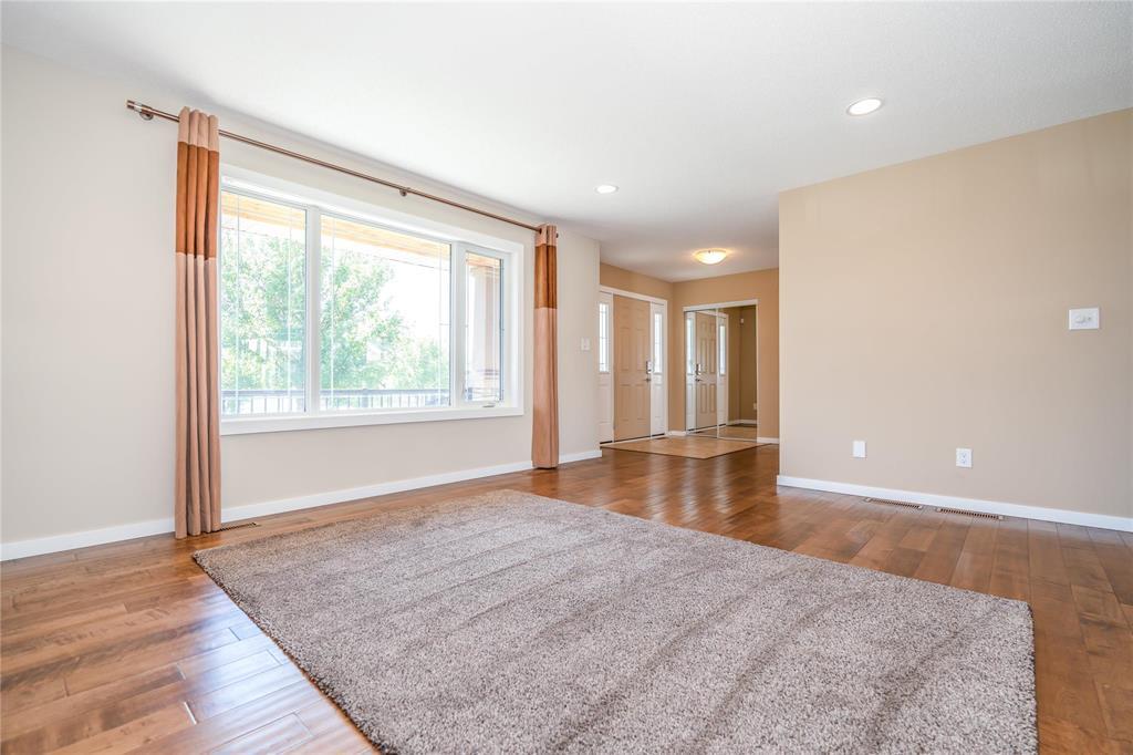 Photo 18 of 155 Bridgeland Drive, Winnipeg MB