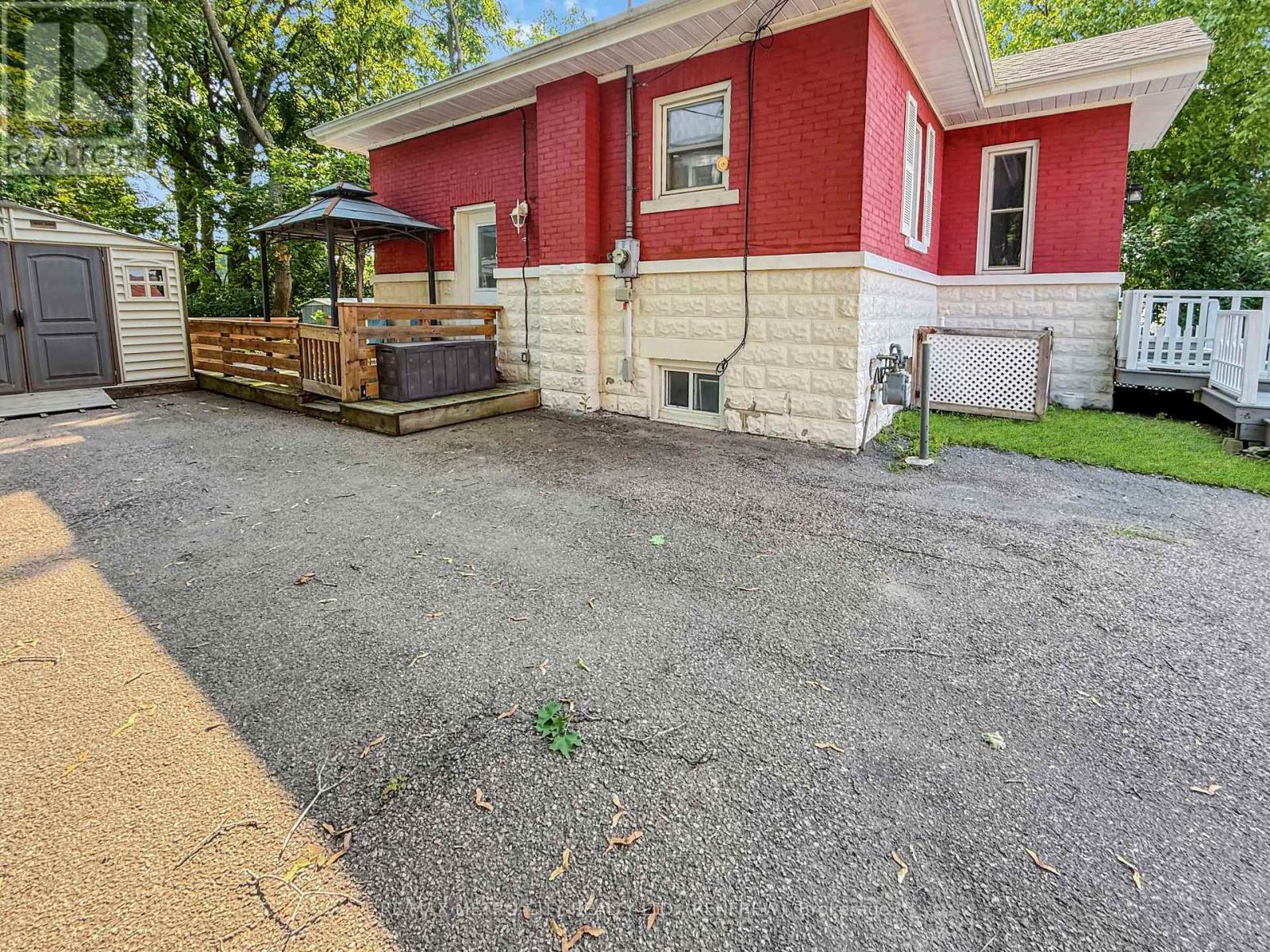 Photo 3 of 19 Lorne Street S, Renfrew ON