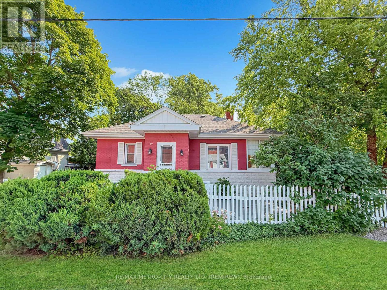 Photo 1 of 19 Lorne Street S, Renfrew ON