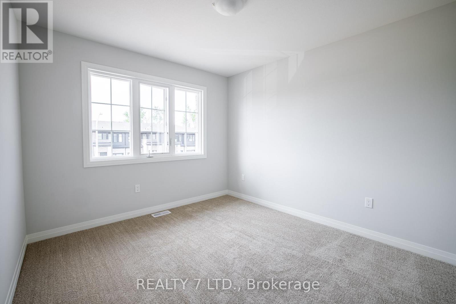 Photo 6 of 762 Bradford Avenue, Fort Erie ON