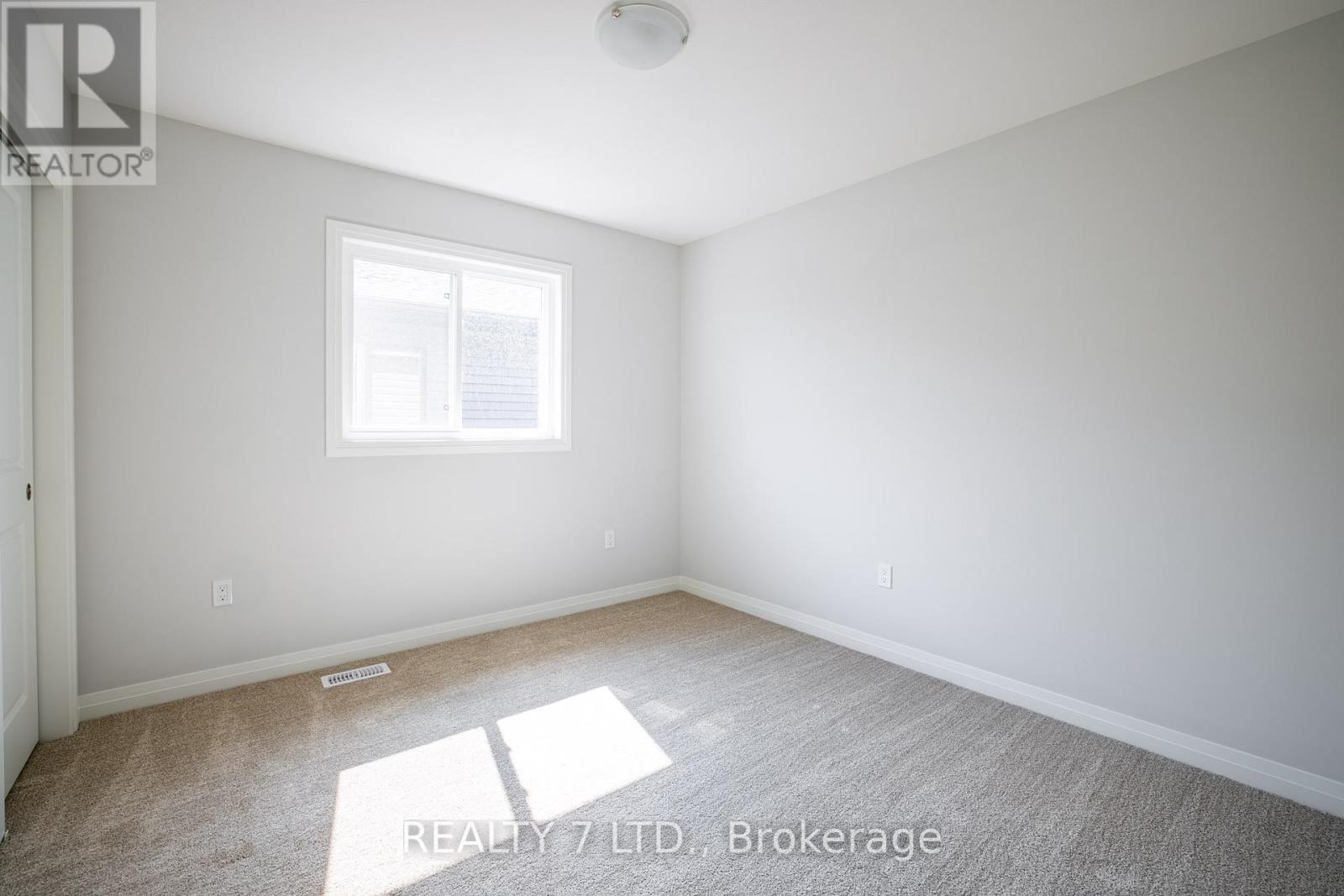 Photo 8 of 762 Bradford Avenue, Fort Erie ON