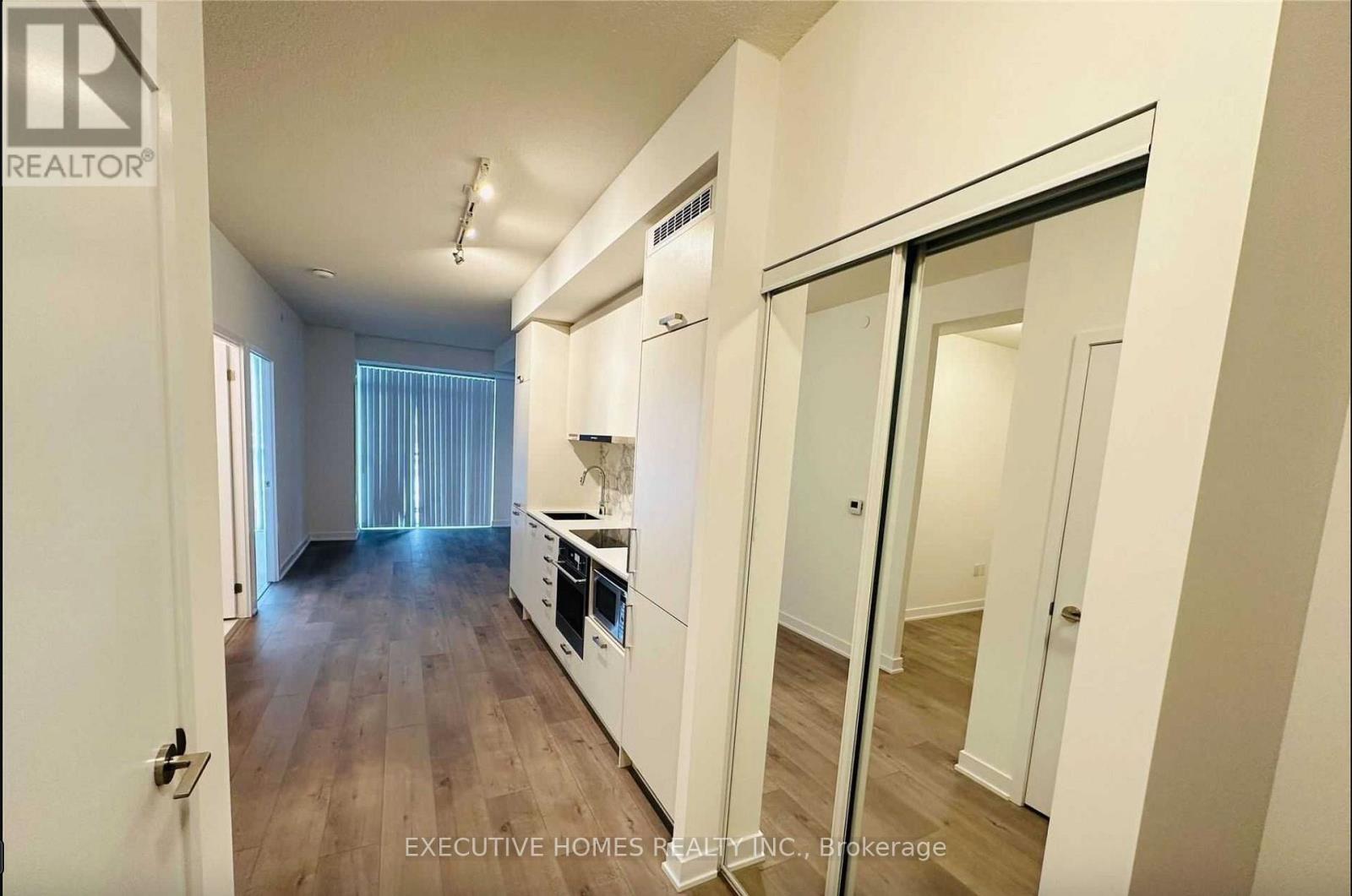 Photo 9 of 807 10 Honeycrisp Crescent, Vaughan ON