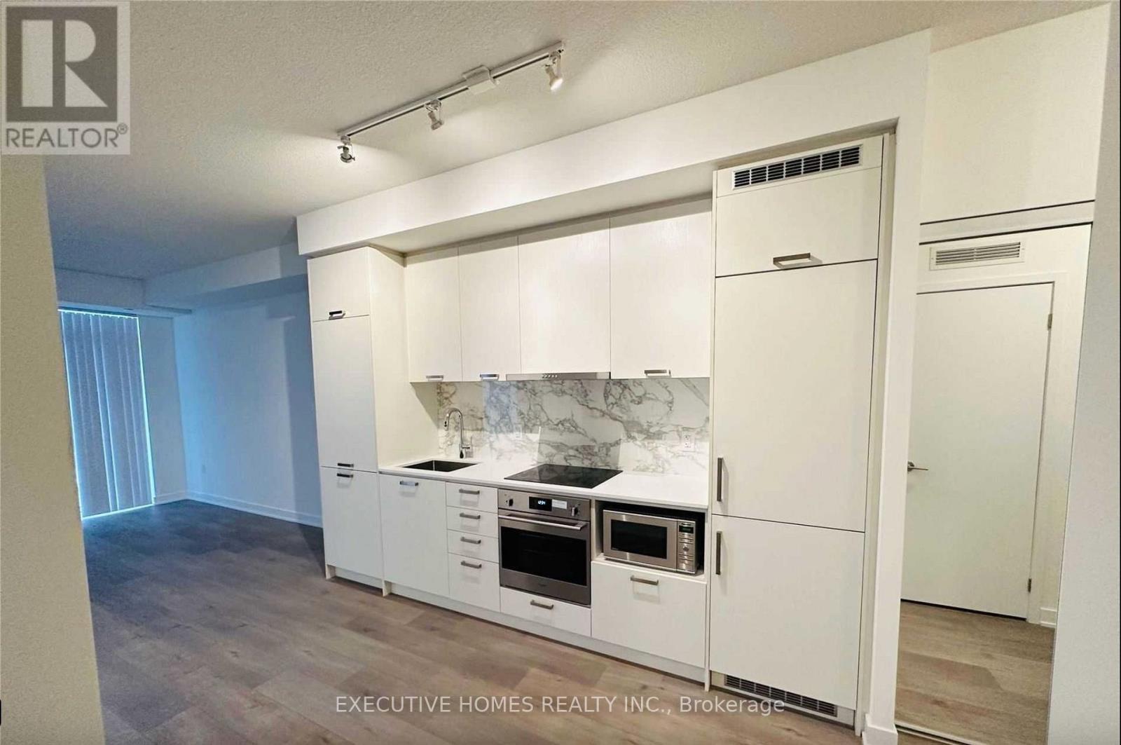 Photo 1 of 807 10 Honeycrisp Crescent, Vaughan ON
