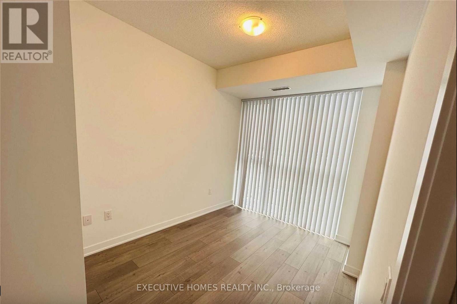Photo 10 of 807 10 Honeycrisp Crescent, Vaughan ON