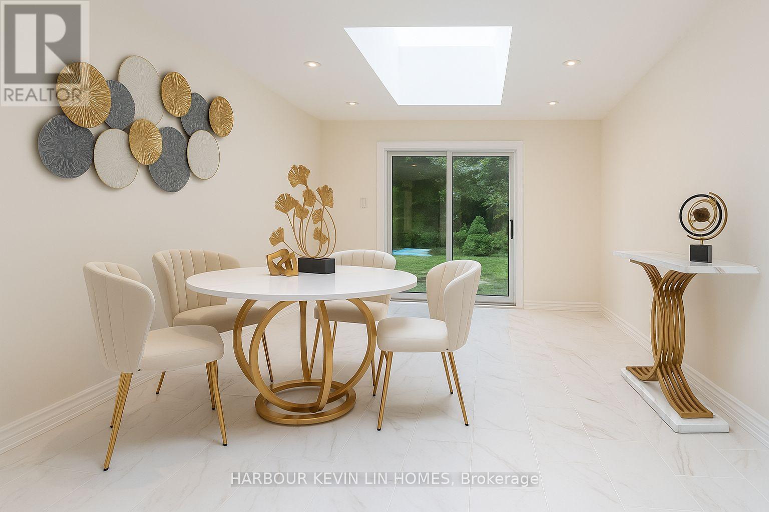 Photo 14 of 39 Montclair Road, Richmond Hill ON