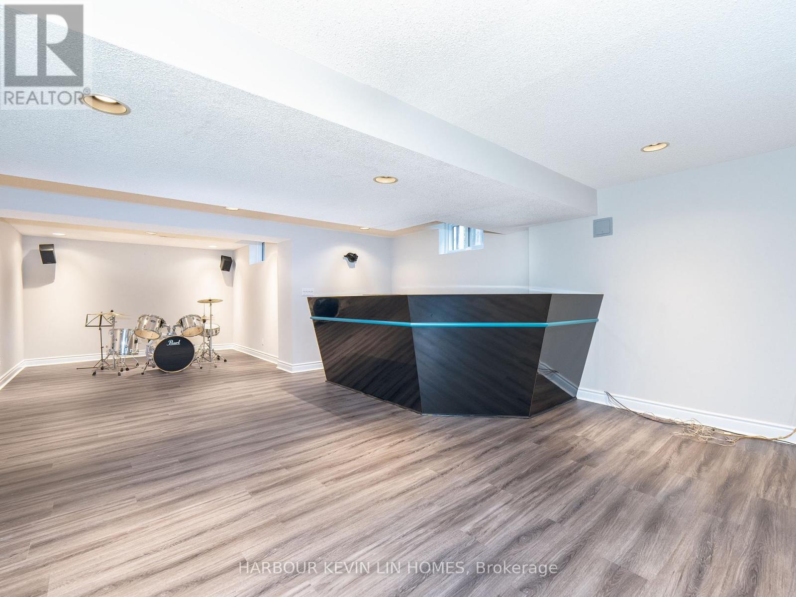 Photo 34 of 39 Montclair Road, Richmond Hill ON