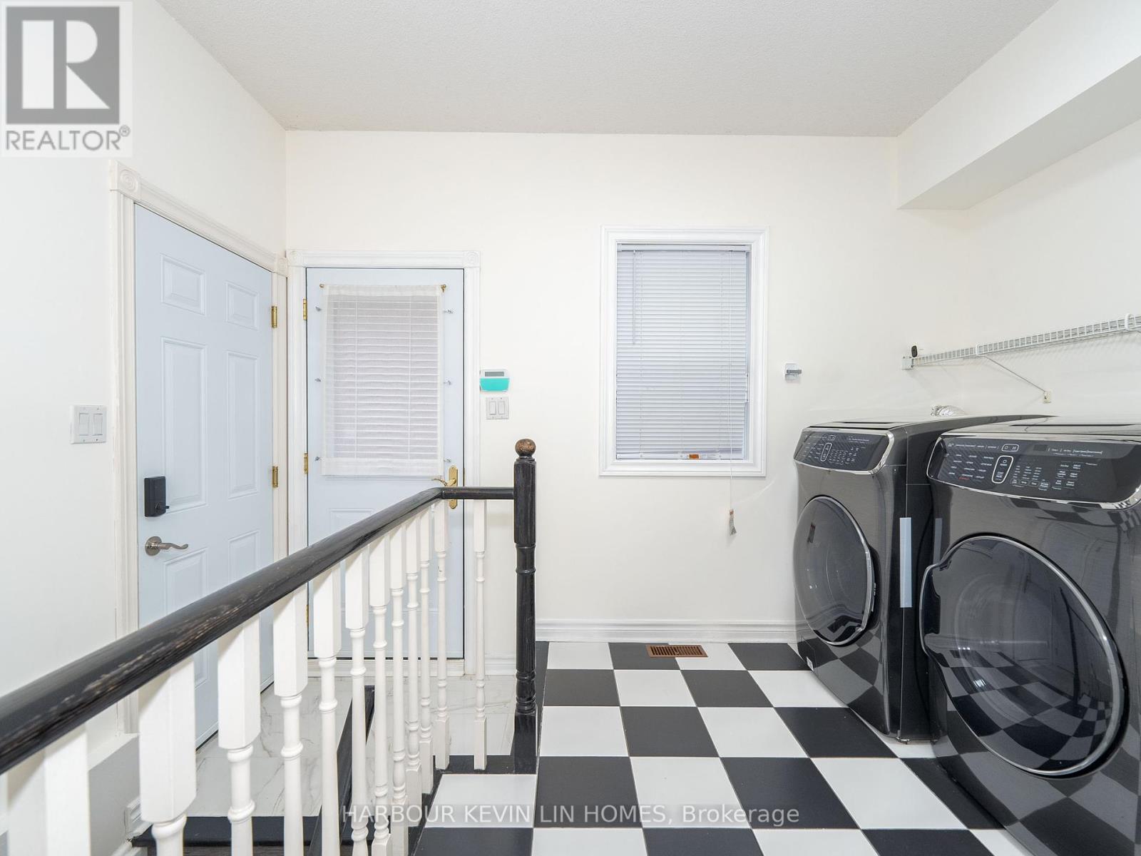 Photo 40 of 39 Montclair Road, Richmond Hill ON