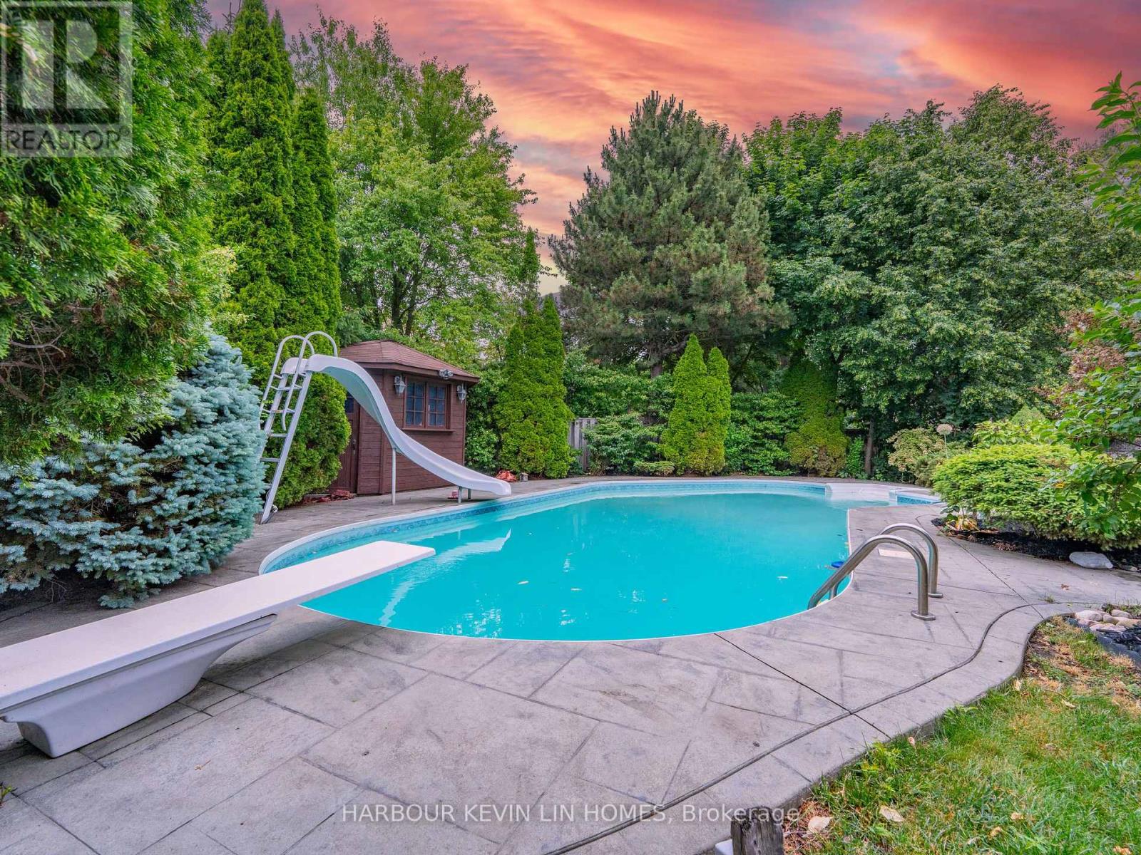 Photo 41 of 39 Montclair Road, Richmond Hill ON