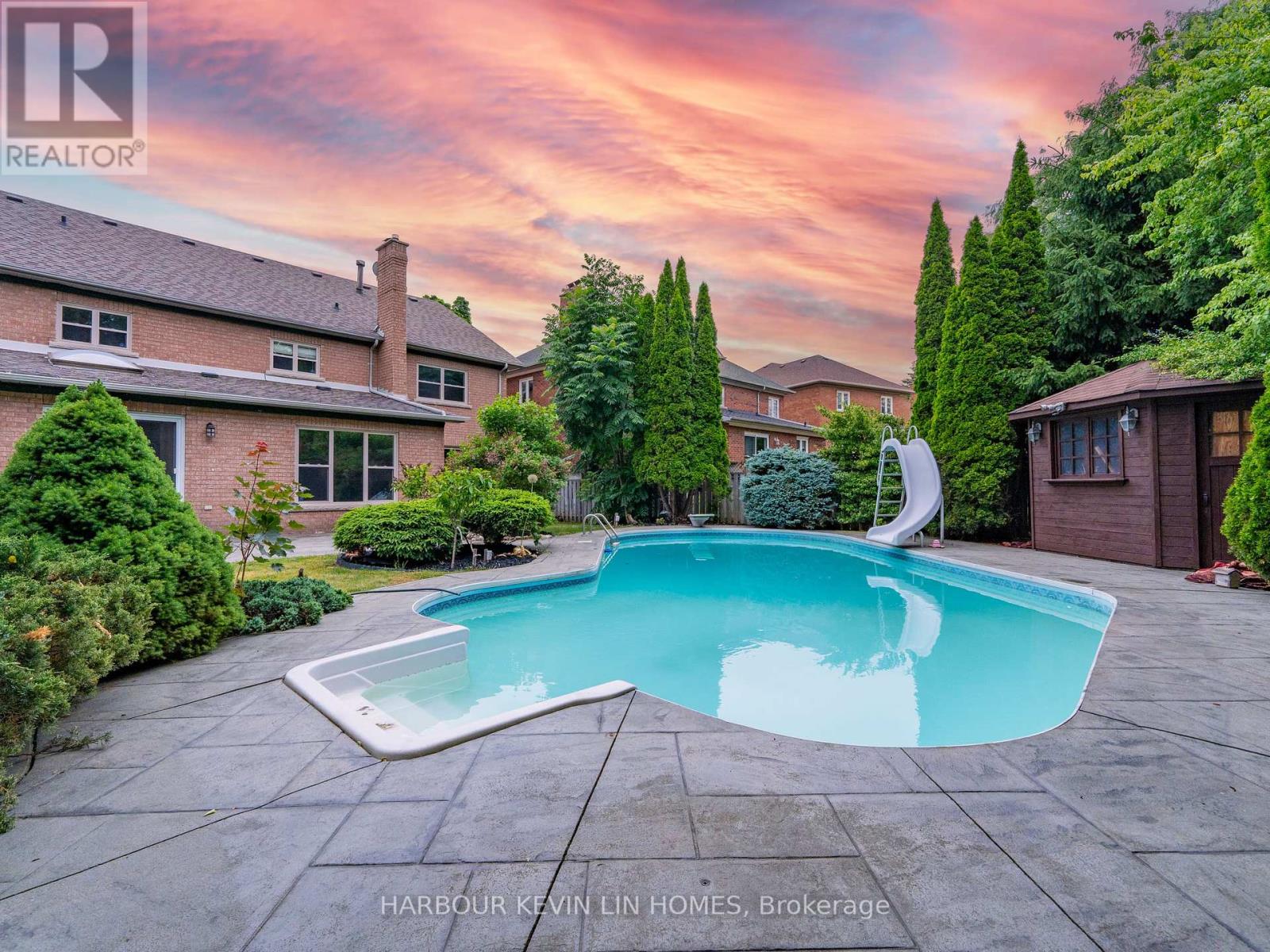 Photo 42 of 39 Montclair Road, Richmond Hill ON