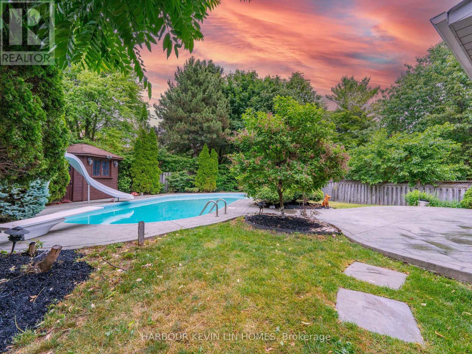 Photo 43 of 39 Montclair Road, Richmond Hill ON