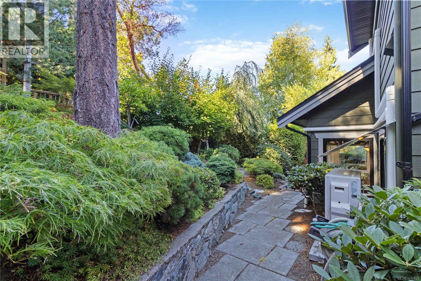 Photo 1 of 2204 Chilco Rd, View Royal BC
