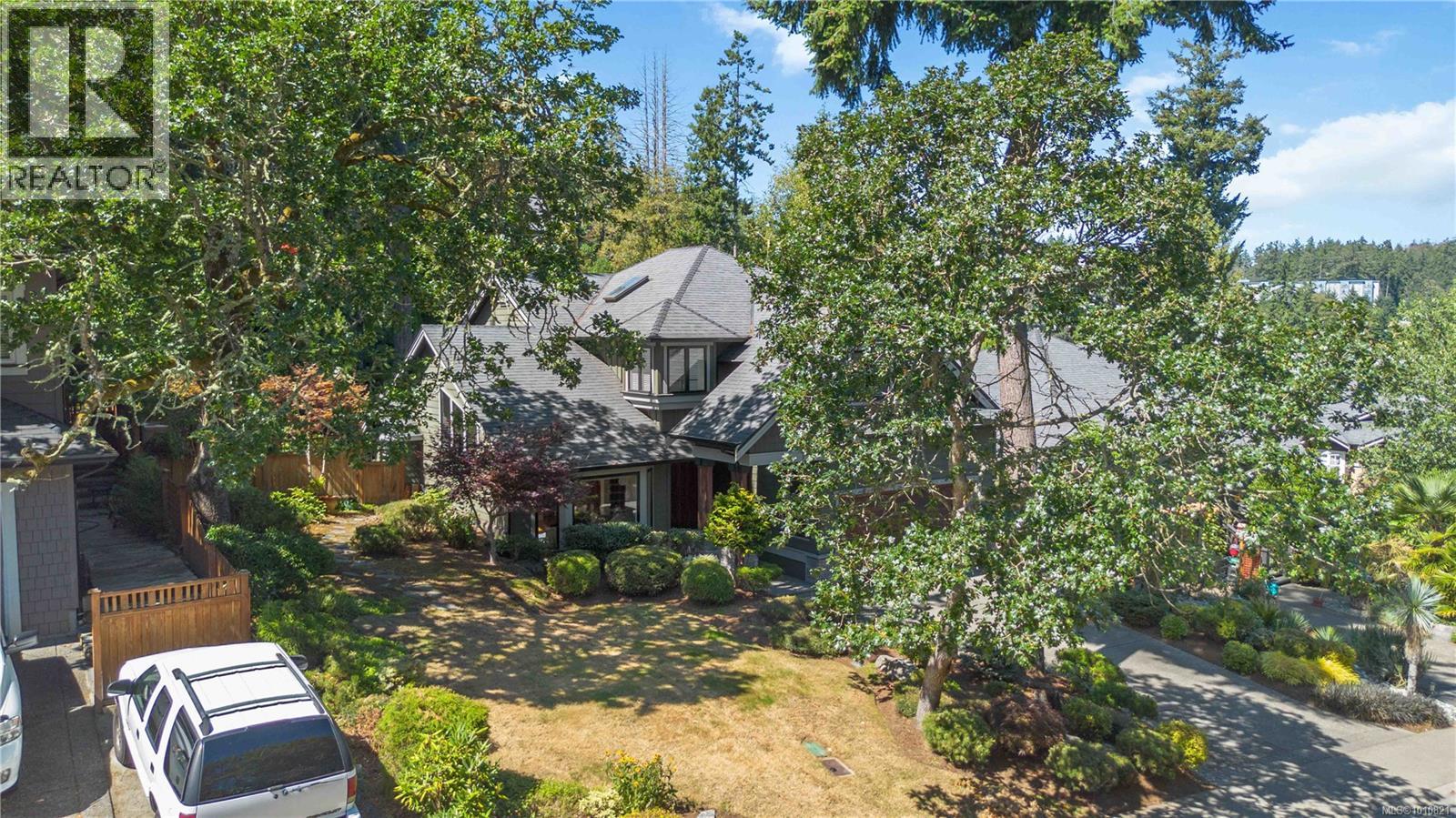 Photo 3 of 2204 Chilco Rd, View Royal BC