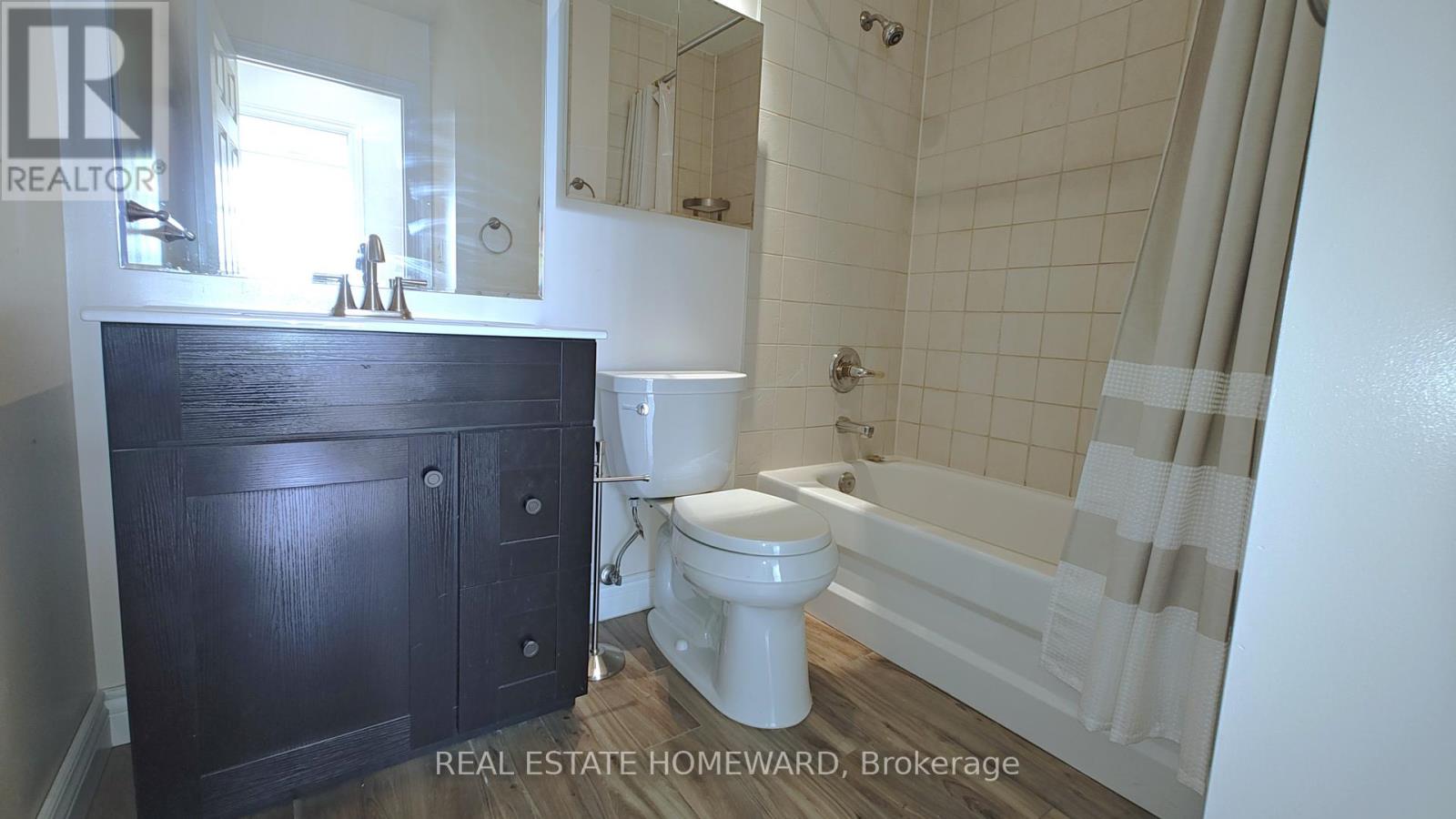 Photo 13 of 417 1 Leaside Park Drive, Toronto ON