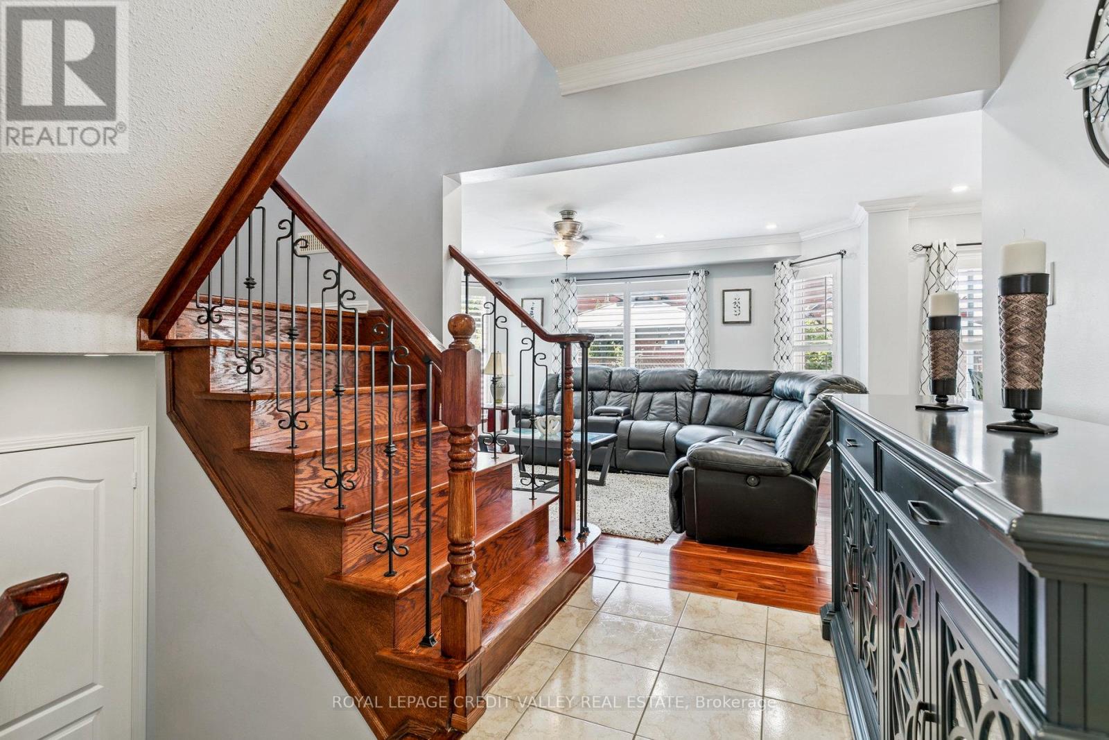 Photo 10 of 4 Mendoza Drive, Brampton ON