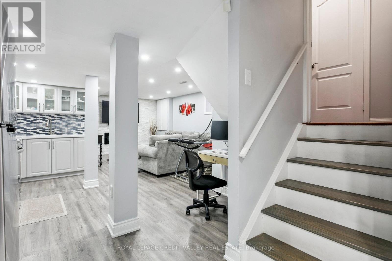 Photo 34 of 4 Mendoza Drive, Brampton ON